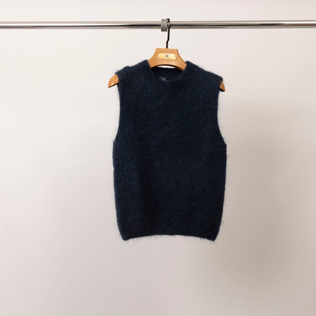 Sleeveless soft knit crew neck sweater – PJ25091 