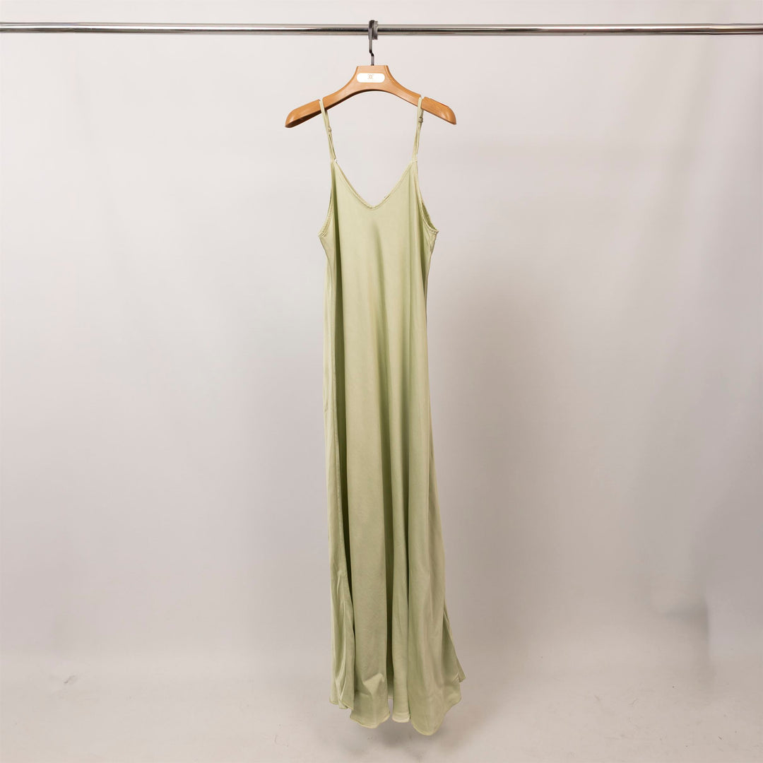 Robe longue satinée à fines bretelles – KD7505VS-2