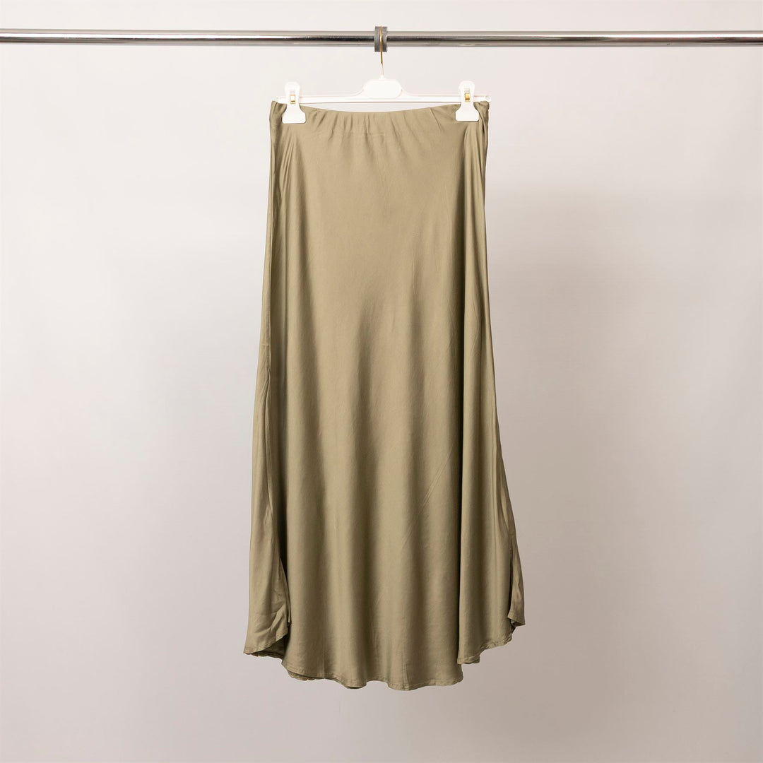 Satin midi skirt with elasticated waist KD6651VS-2