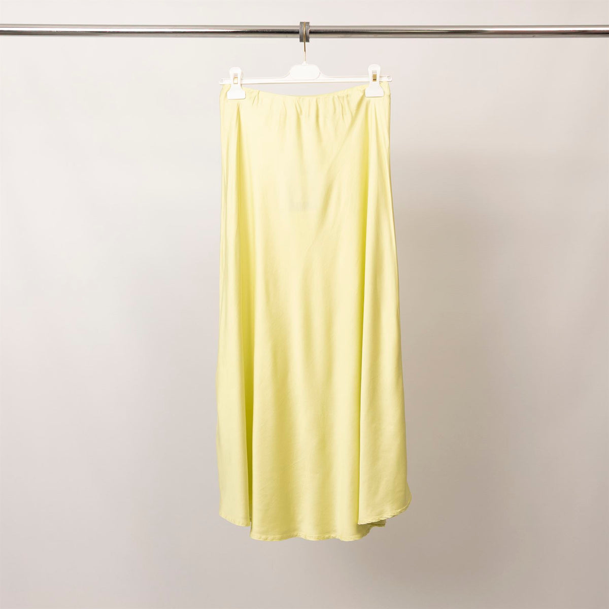 Satin midi skirt with elasticated waist kd6651vs 2