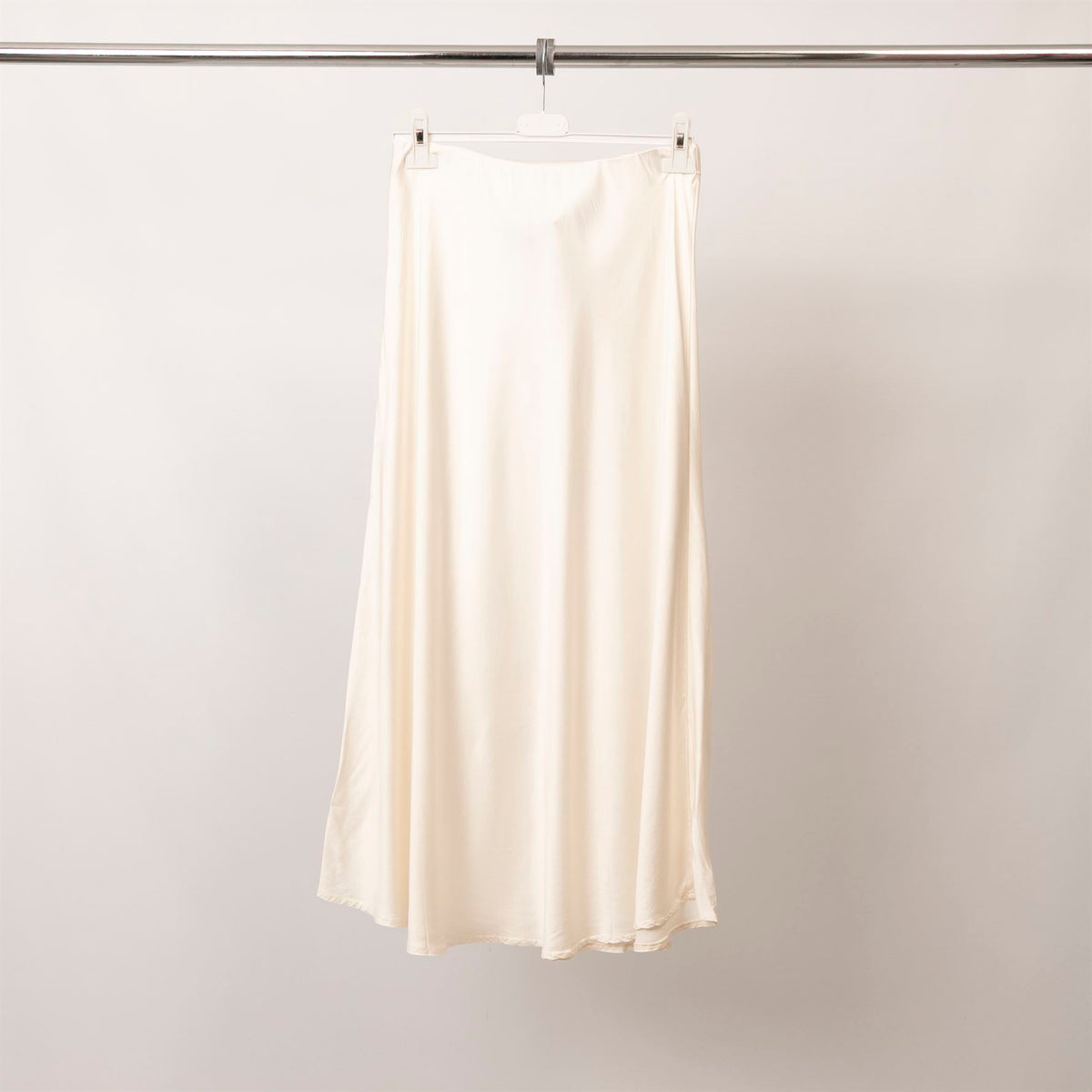 Satin midi skirt with elasticated waist kd6651vs 2