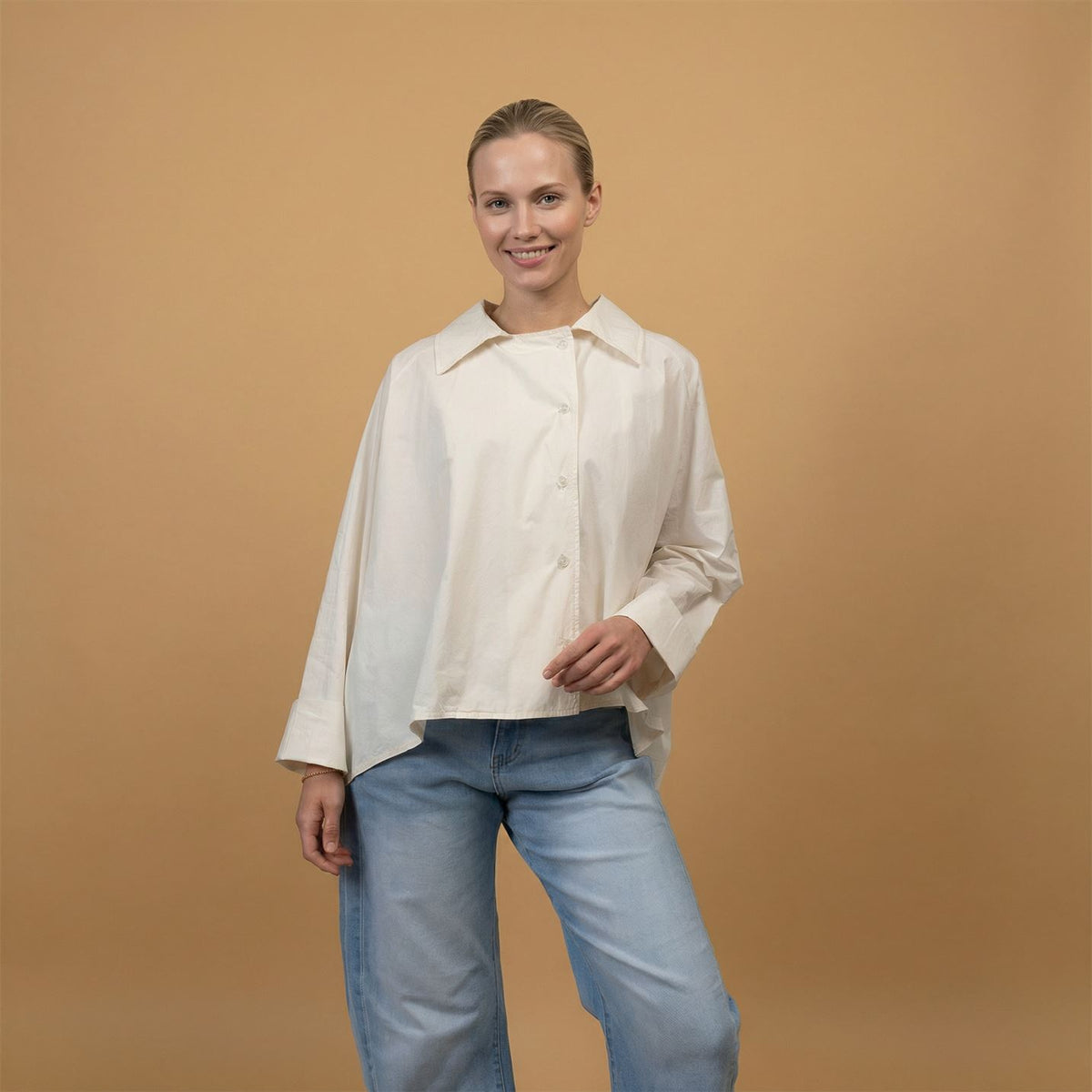 Cotton shirt with asymmetrical buttoning db14916