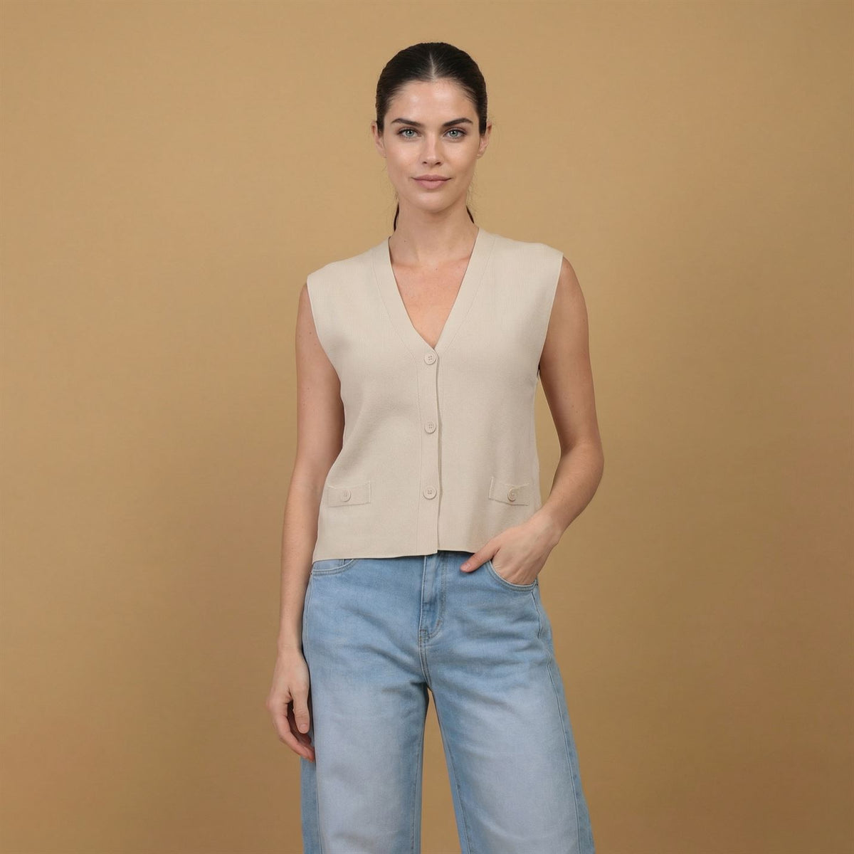 Sleeveless lightweight knit vest with v neck – hy12461