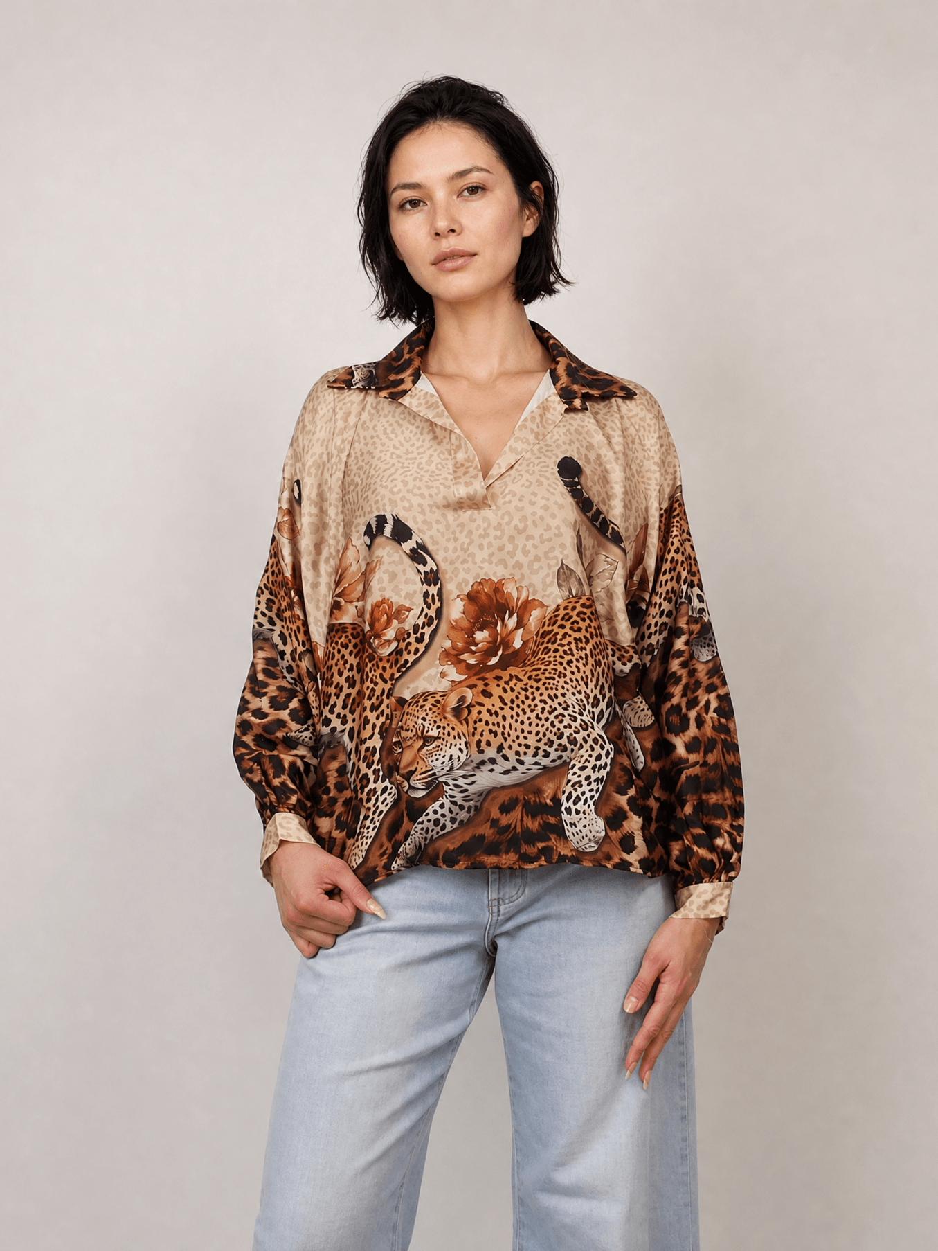 Blouse satinée fluide à motif léopard KD7365VS-46
