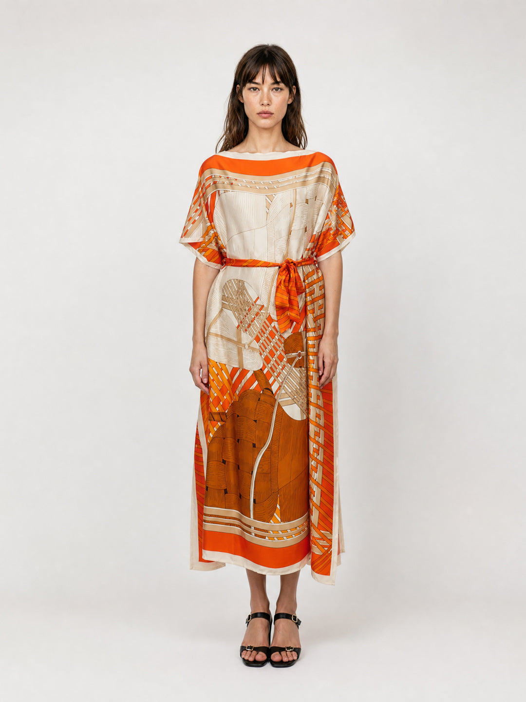 Robe satinée fluide imprimée avec ceinture KD7850VS