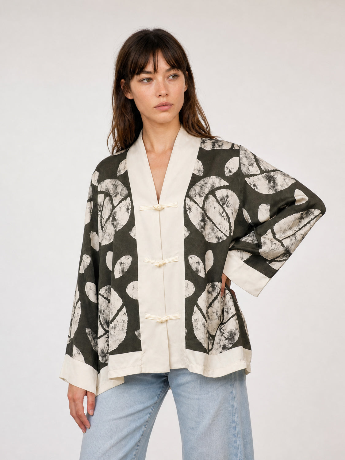 Veste satinée imprimé feuilles brandebourgs KD88009VS-14