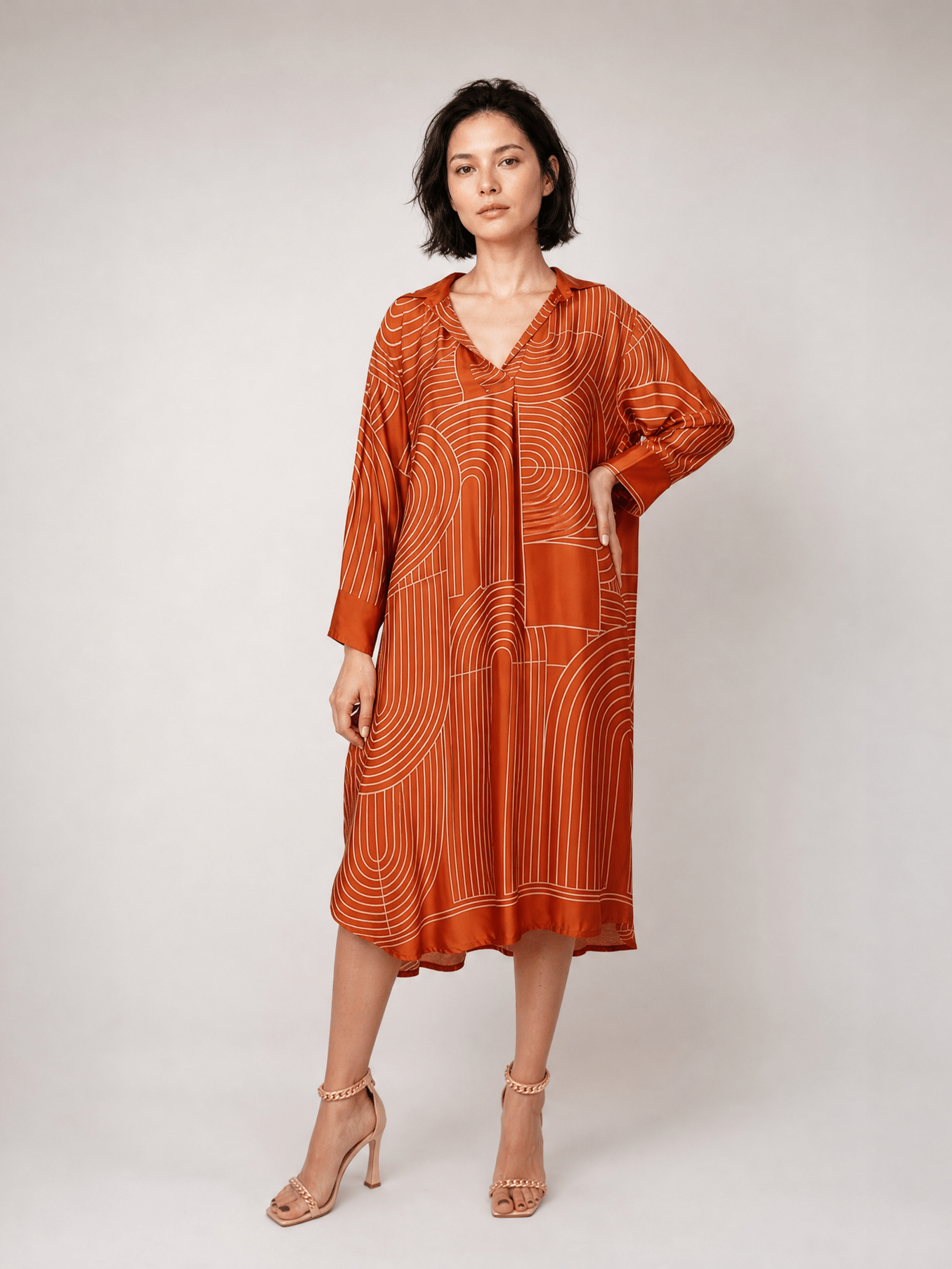 Robe chemise satinée à imprimé graphique KD9578VS-29