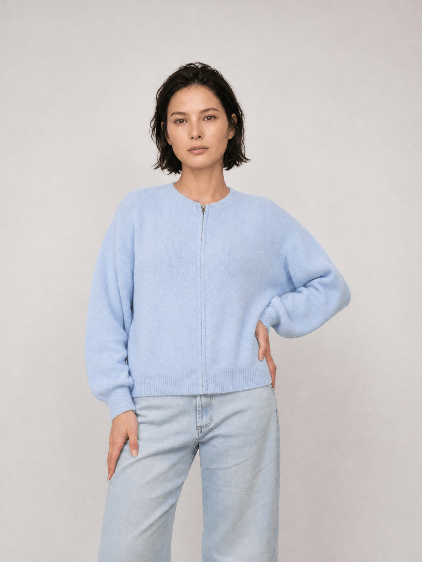 Gilet zippé en maille douce à l’angora – MCL26011