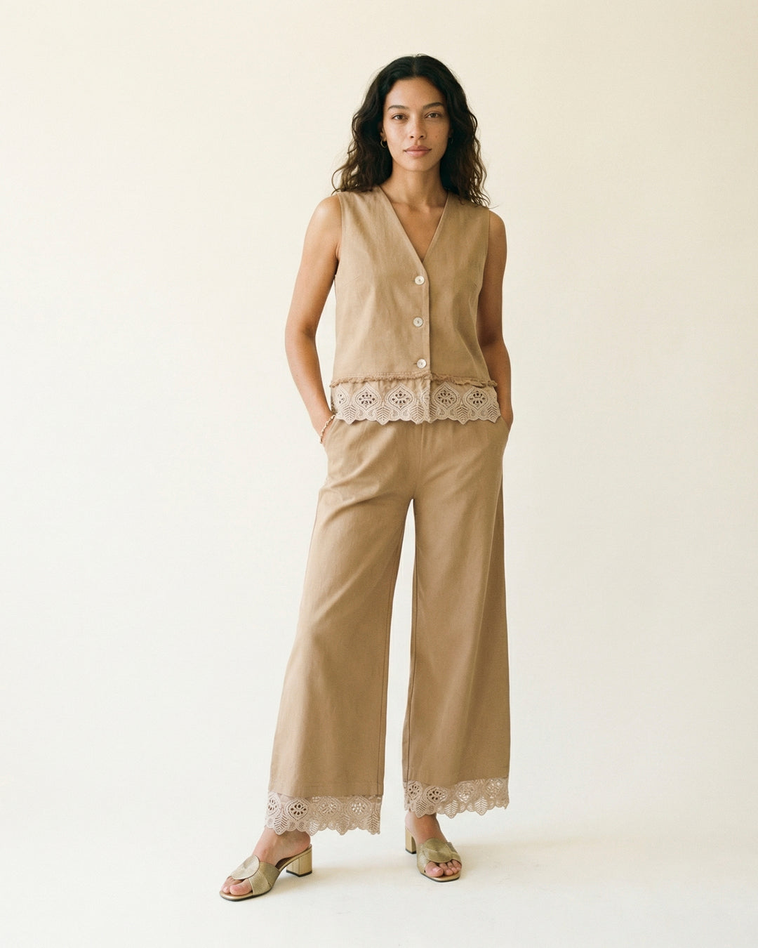 Gilet sans manches en coton à dentelle MF56151