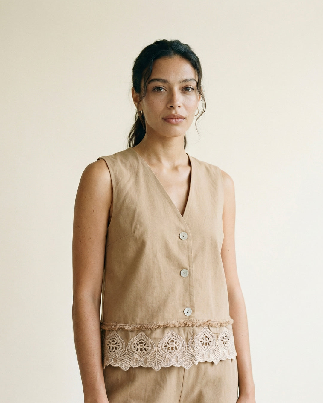 Gilet sans manches en coton à dentelle MF56151