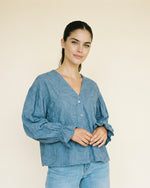 Charger l'image dans la galerie, Chemise brodée fleurs manches bouffantes MF56210

