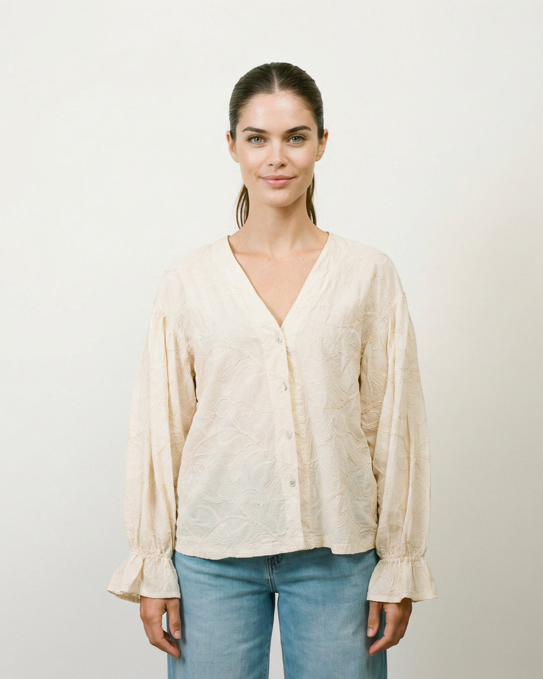 Chemise brodée fleurs manches bouffantes MF56210