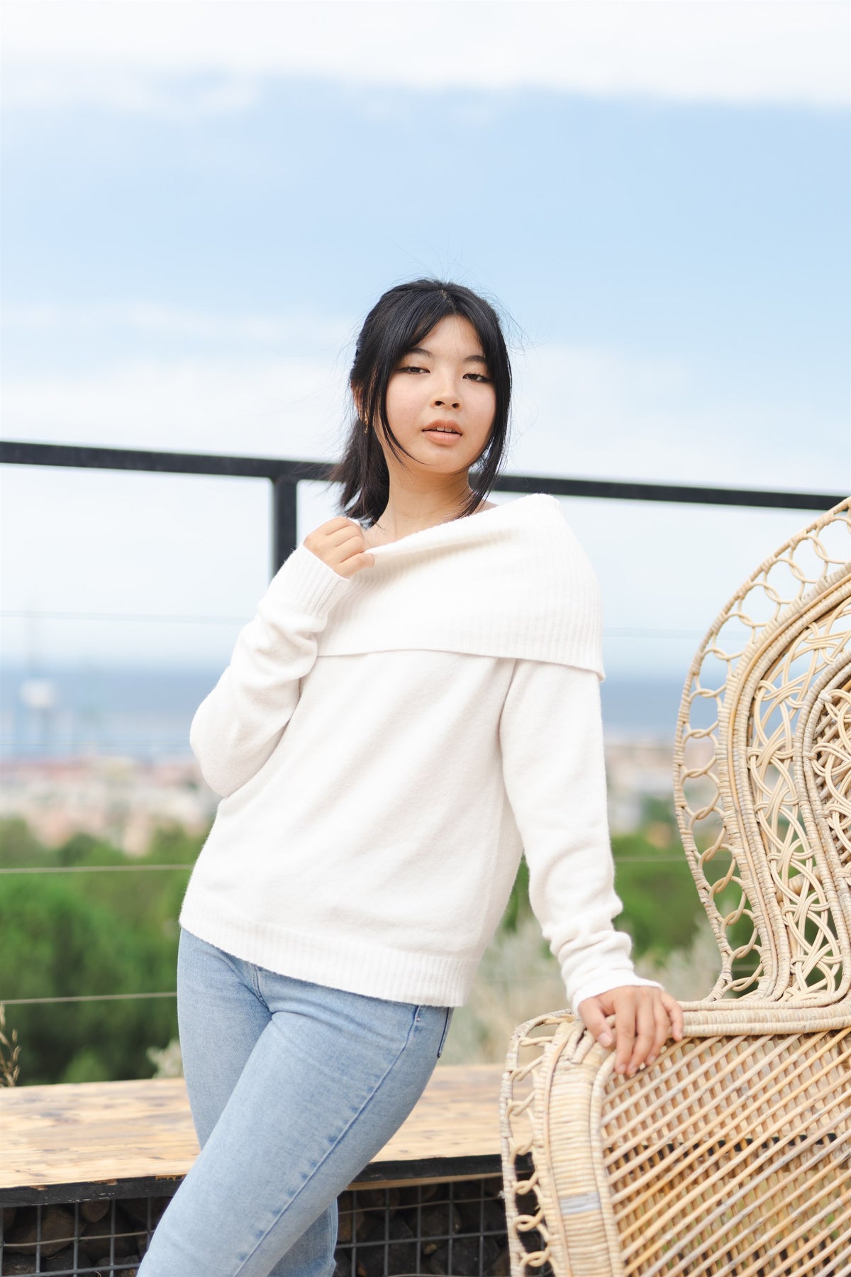 Wide neck sweater yf570545