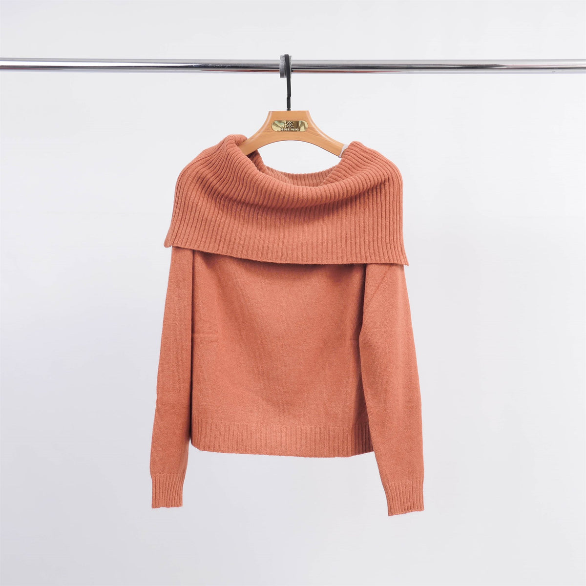 Wide neck sweater yf570545