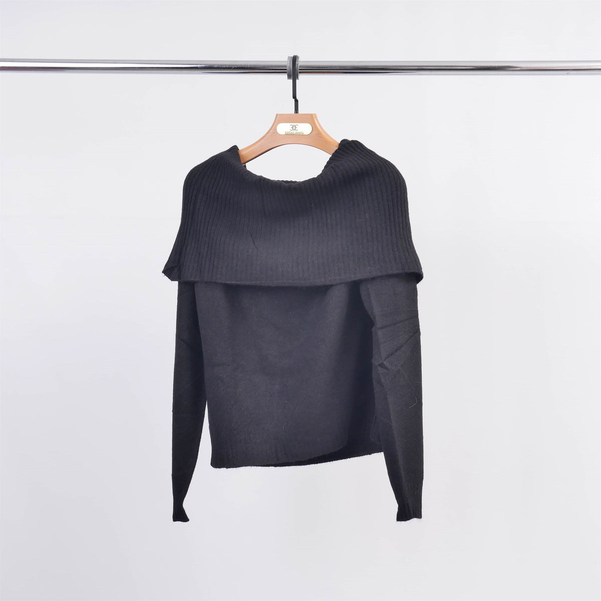 Wide neck sweater yf570545