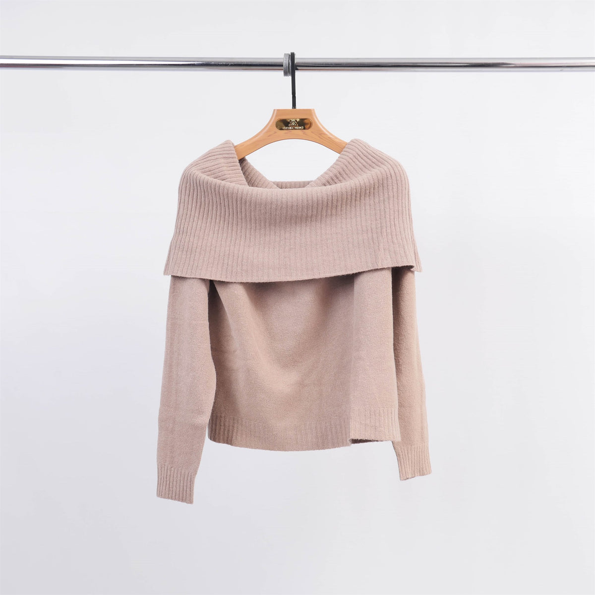 Wide neck sweater yf570545
