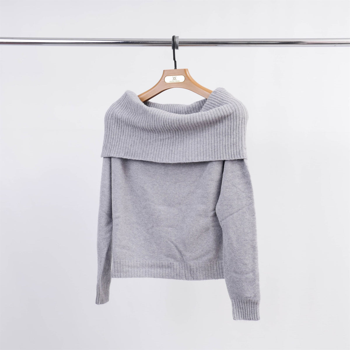 Wide neck sweater yf570545