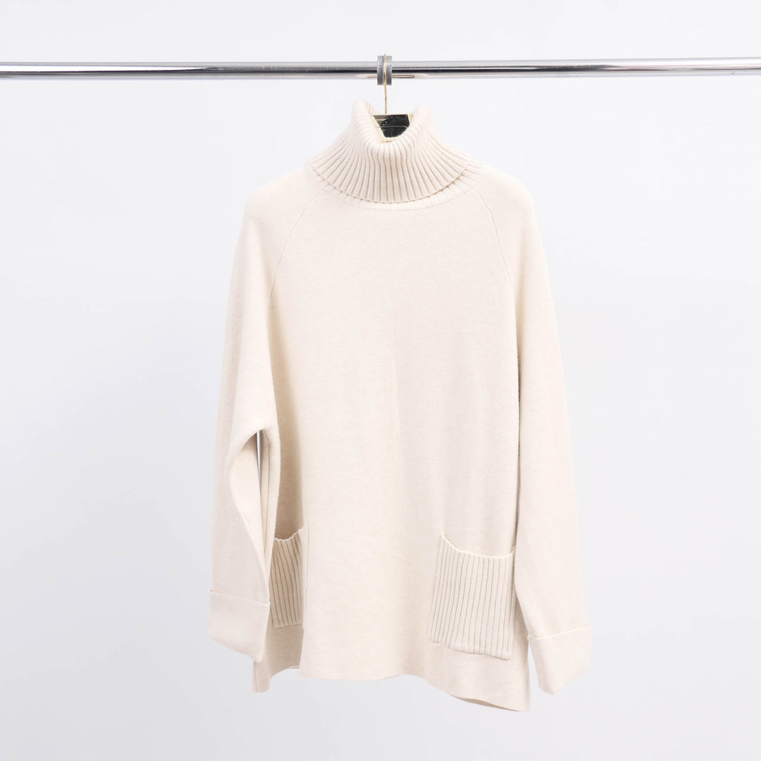 Turtleneck Sweater with Two Pockets HY11028