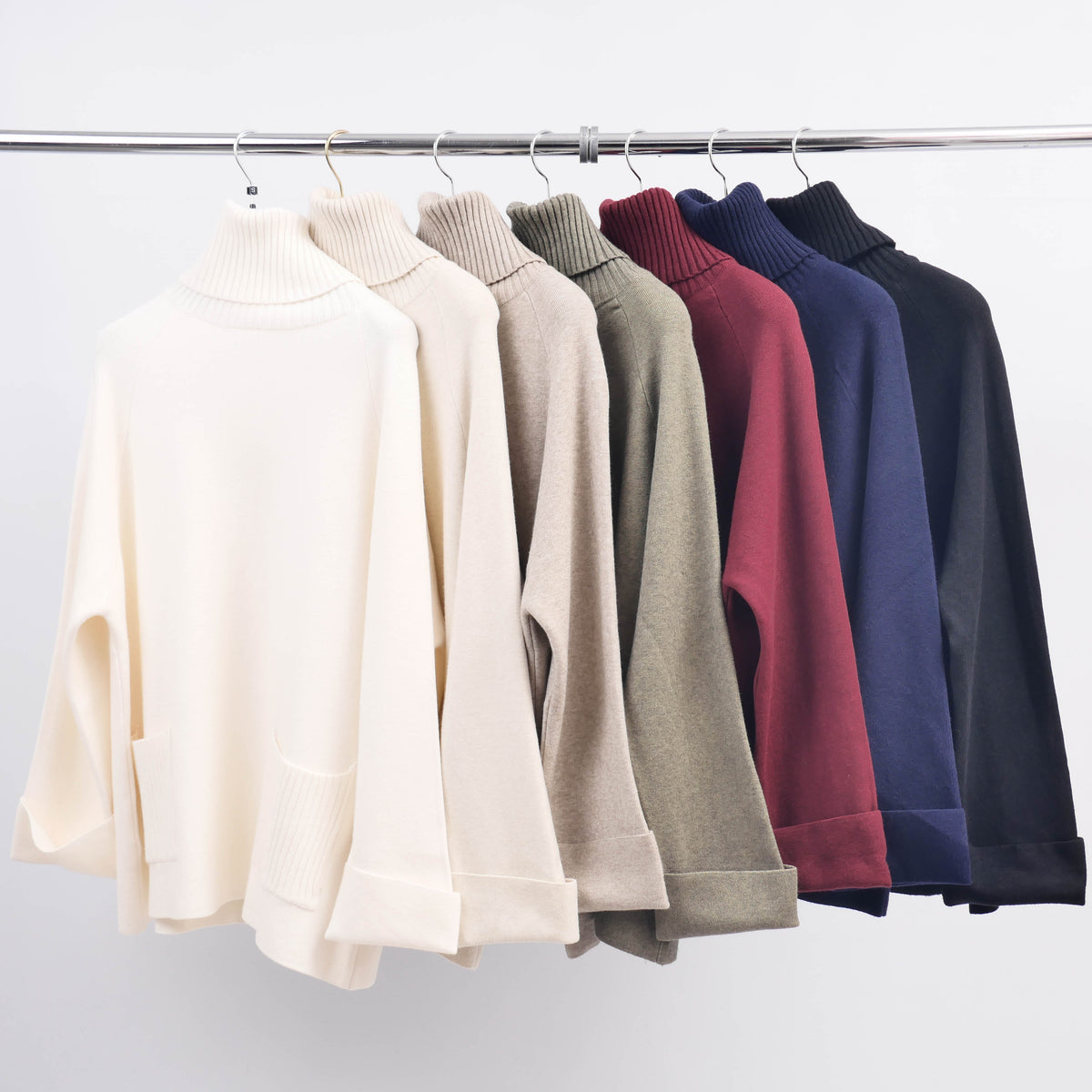 Turtleneck sweater with two pockets hy11028