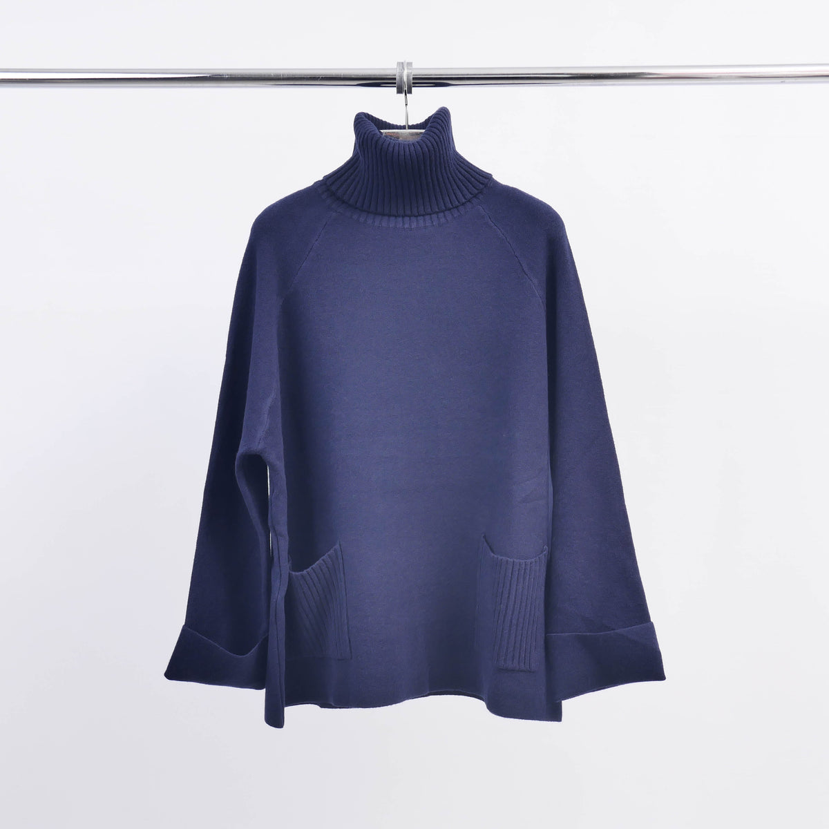 Turtleneck sweater with two pockets hy11028