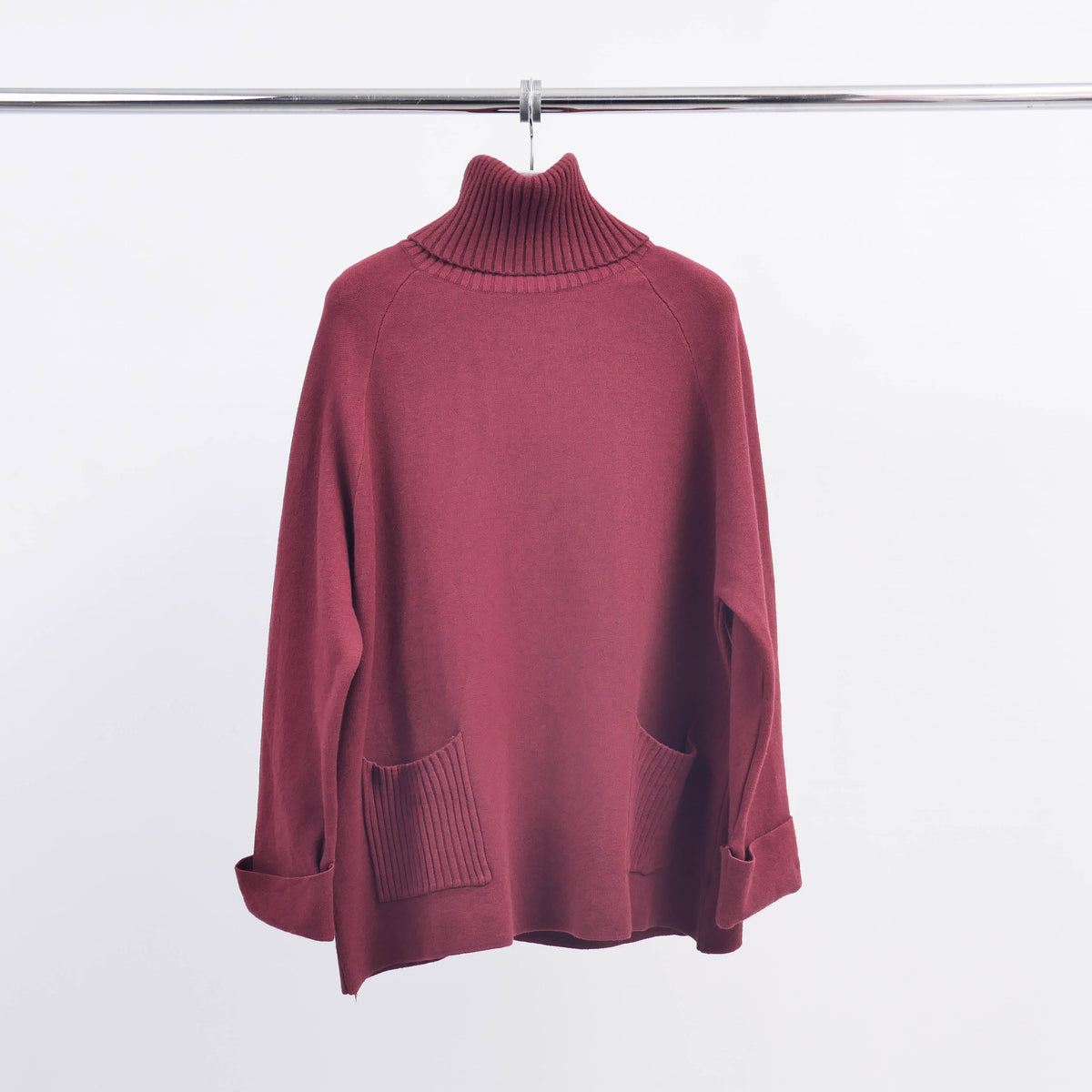 Turtleneck sweater with two pockets hy11028