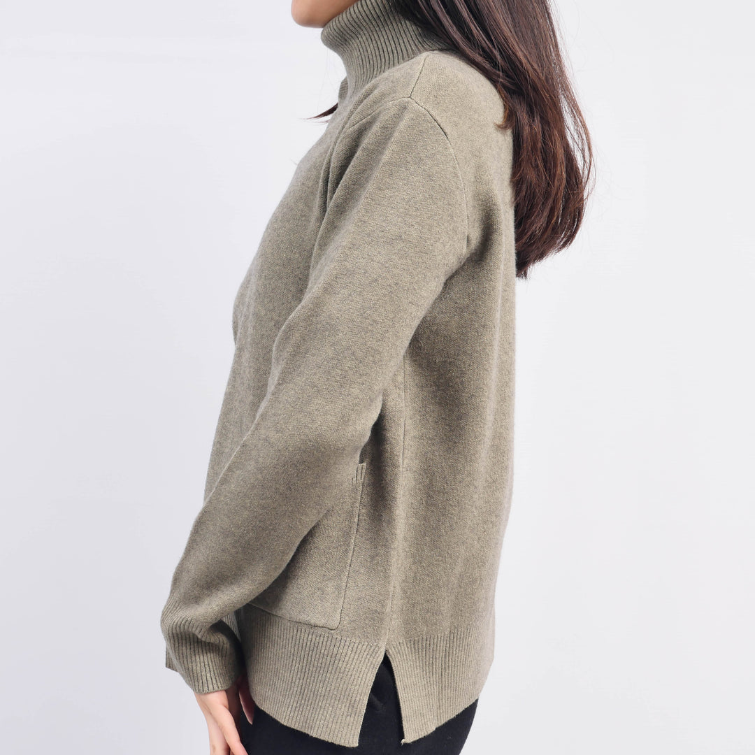 Turtleneck Sweater with Pockets HY36040