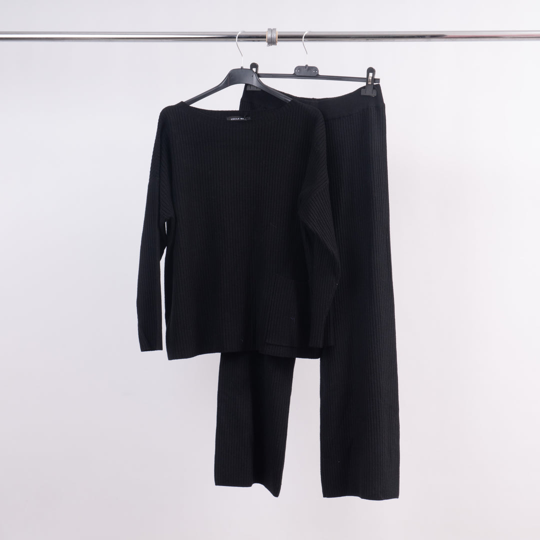 HY82031 Woolen Set