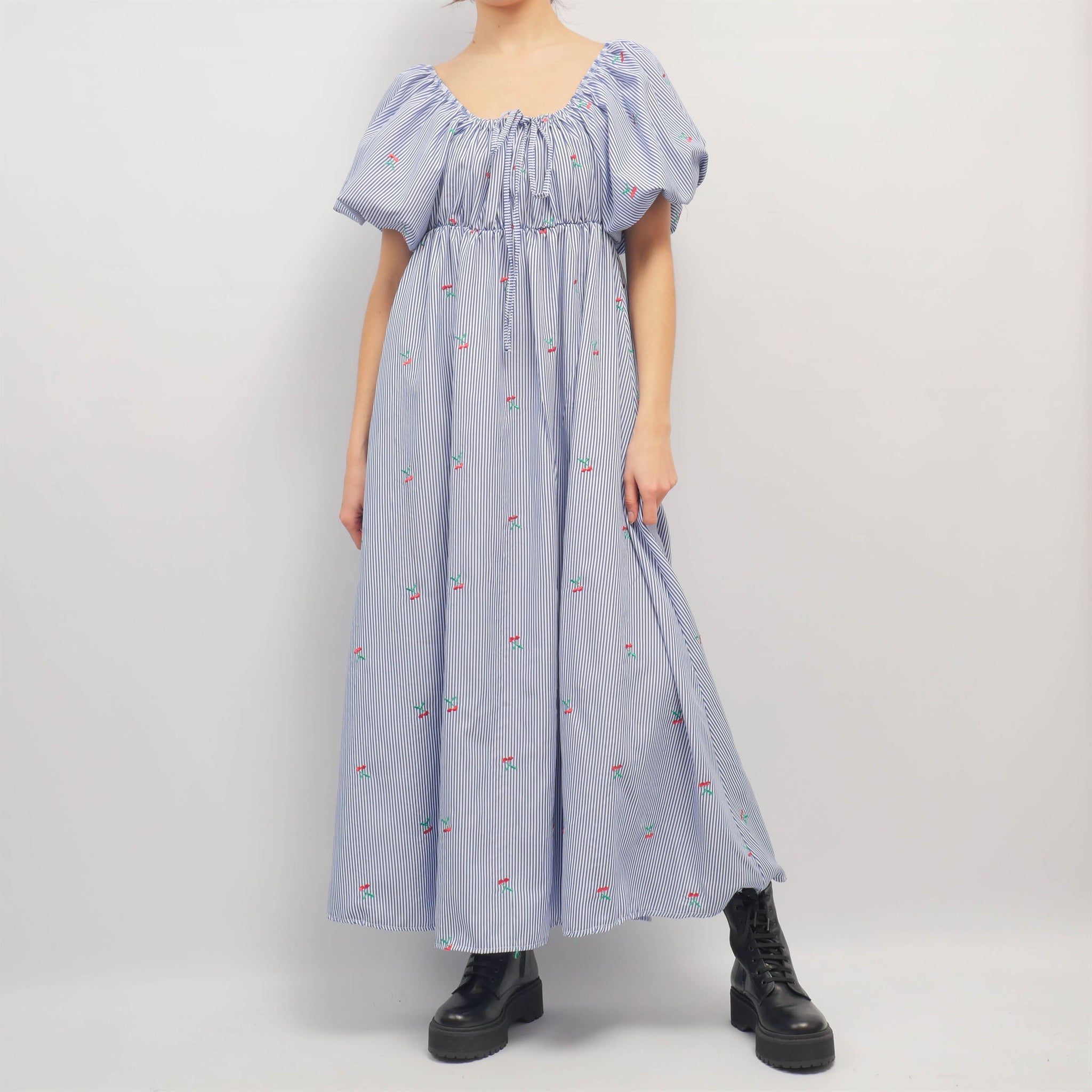 Robe longue à rayures brodée cerises manches ballon – TDM28824-3