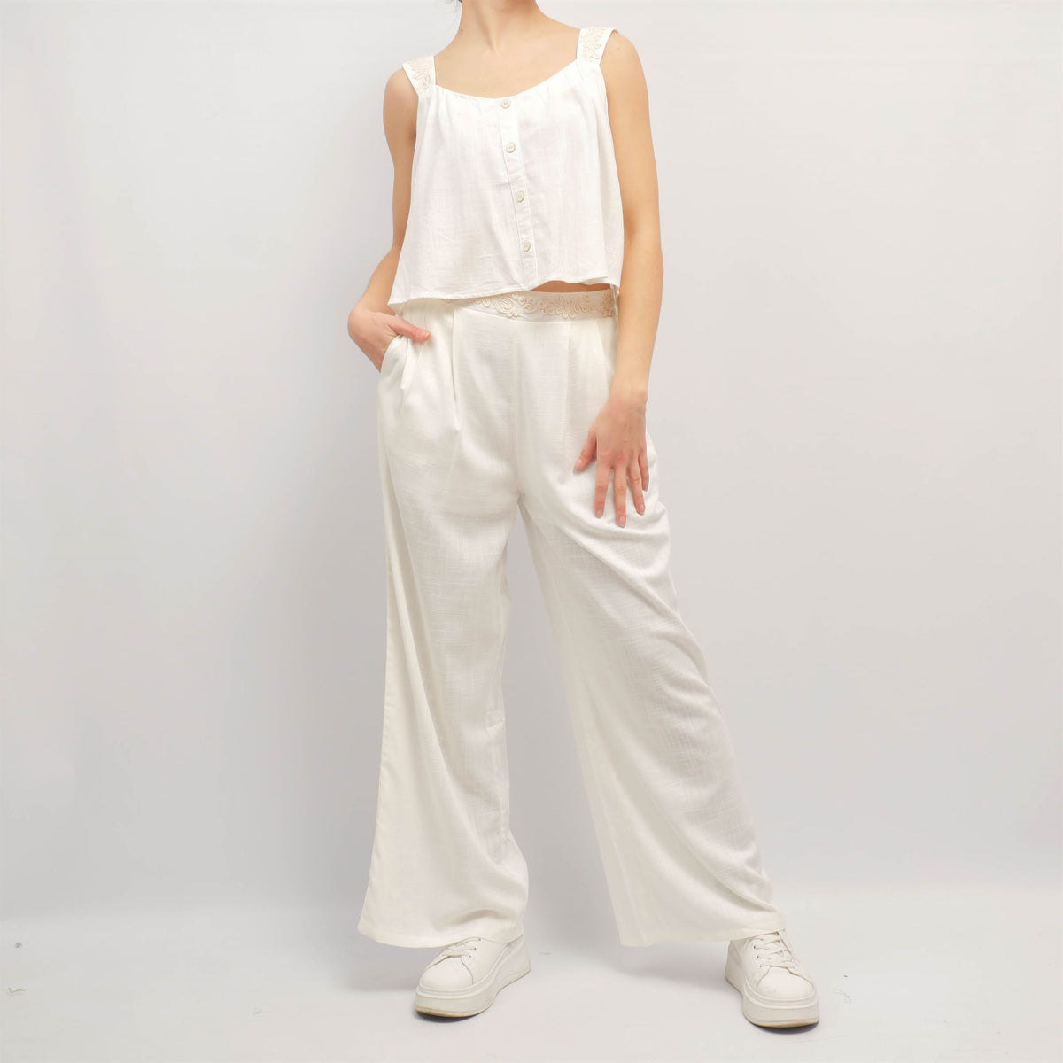 Pag1990 crop top with embroidered straps