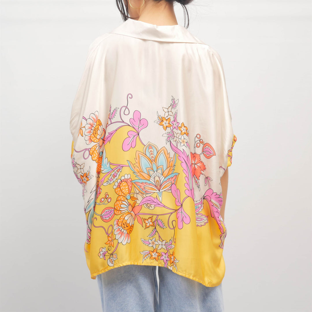 Loose-fitting blouse with floral print on a yellow background and a shirt collar KD8758VS-18