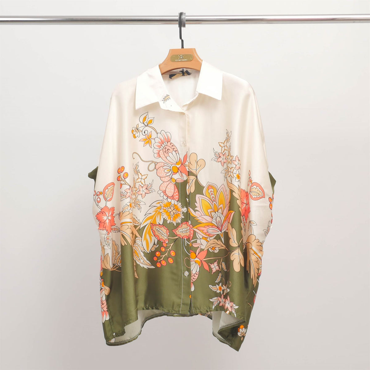 Loose fitting blouse with floral print on a yellow background and a shirt collar kd8758vs 18