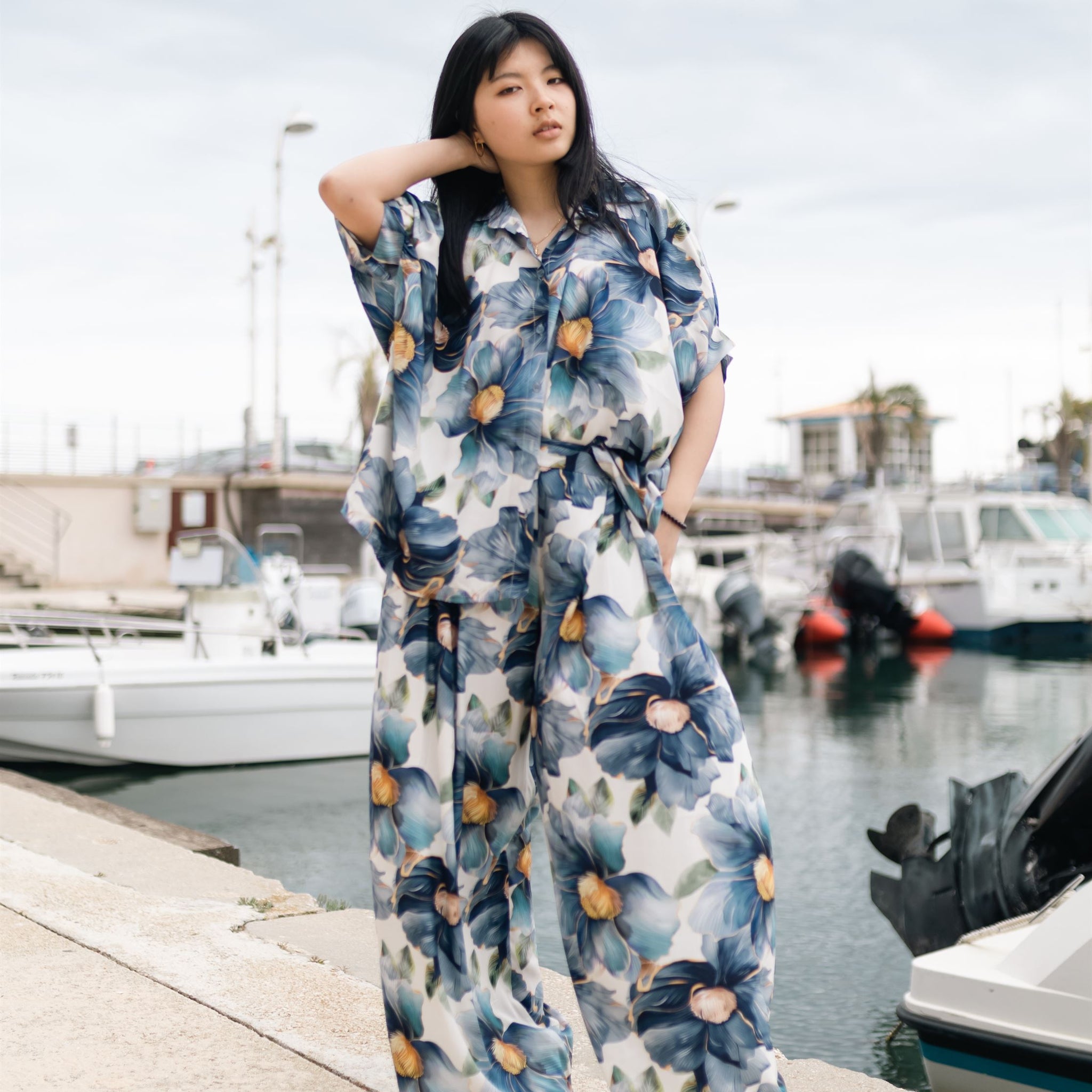 Chemise oversize imprimé fleurs bleues fond ivoire KD8758VP