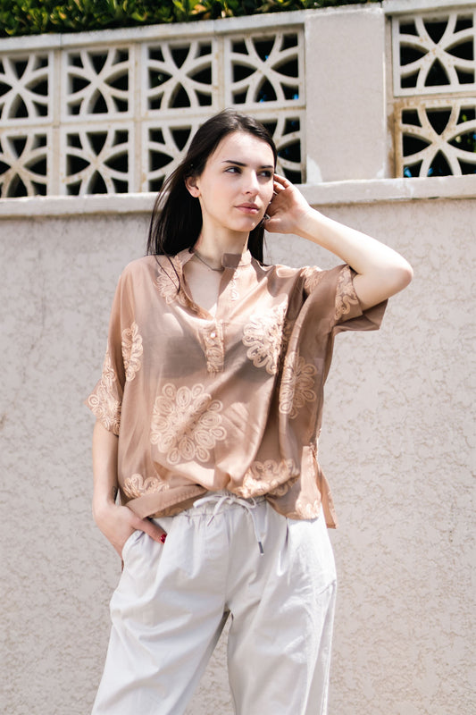 Tunique col fendu broderies ton sur ton – TDM3082
