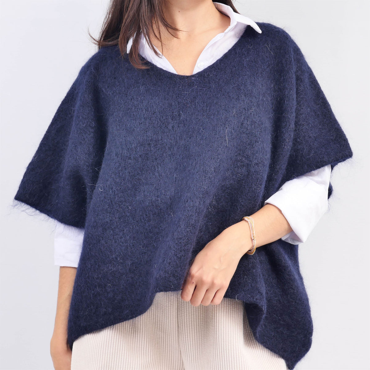 Oversized v neck knitted poncho mcl24036