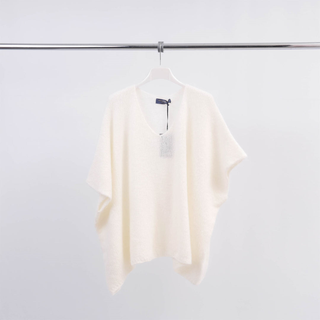 Oversized V-neck knitted poncho MCL24036