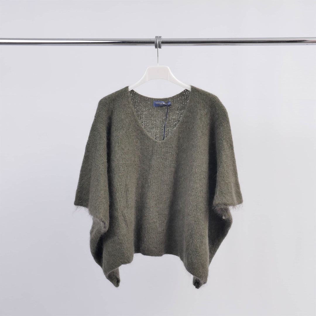 Oversized V-neck knitted poncho MCL24036