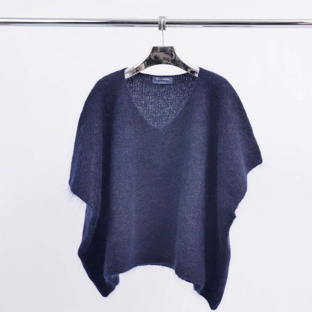 Oversized V-neck knitted poncho MCL24036