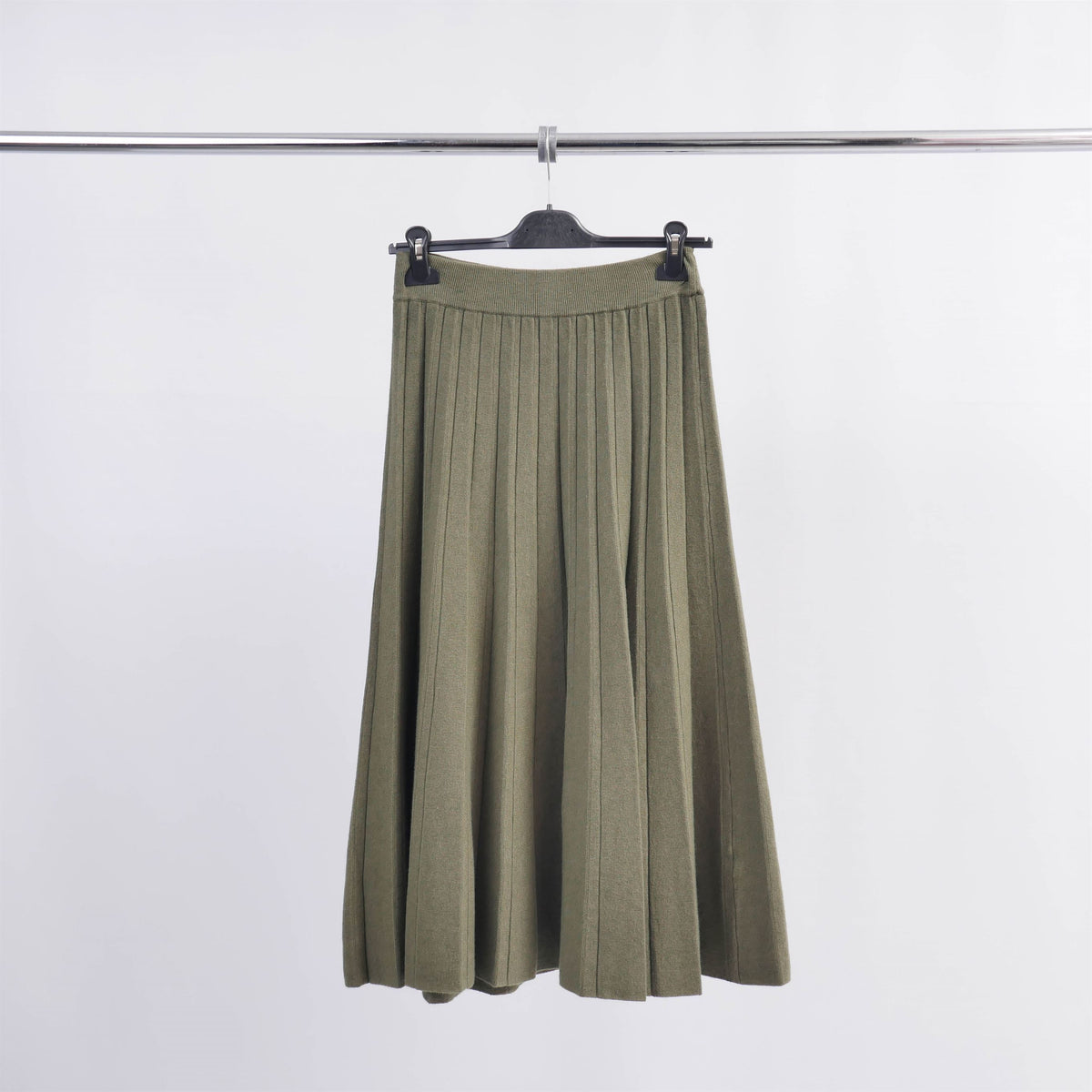 Midi length pleated stretch knit skirt dsy9231