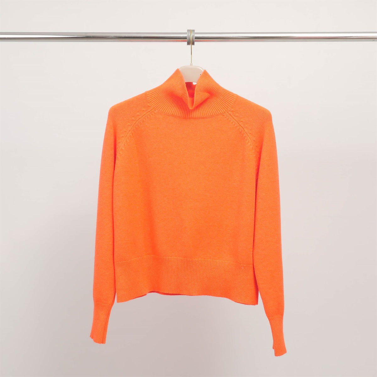 Long sleeved, fine knit turtleneck sweater dsy9300