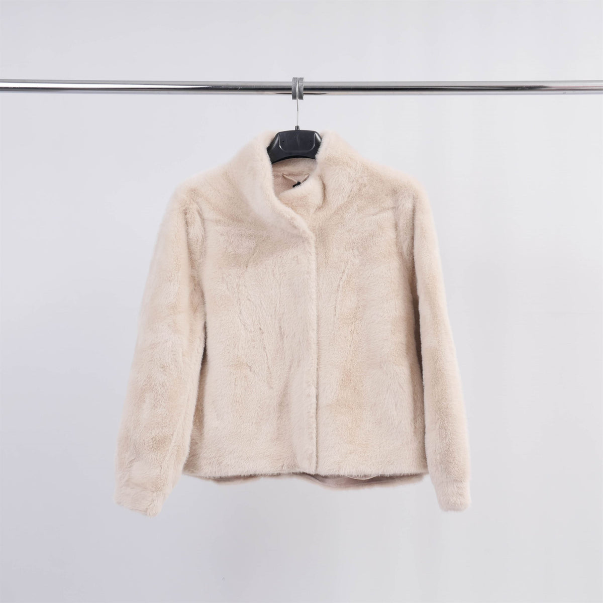 Short coat in ultra soft faux fur dsy2171