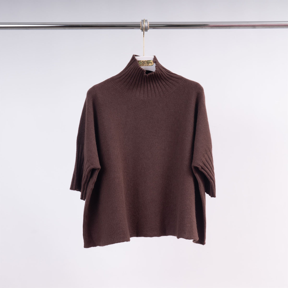 Oversized ribbed turtleneck sweater with short sleeves yf370164