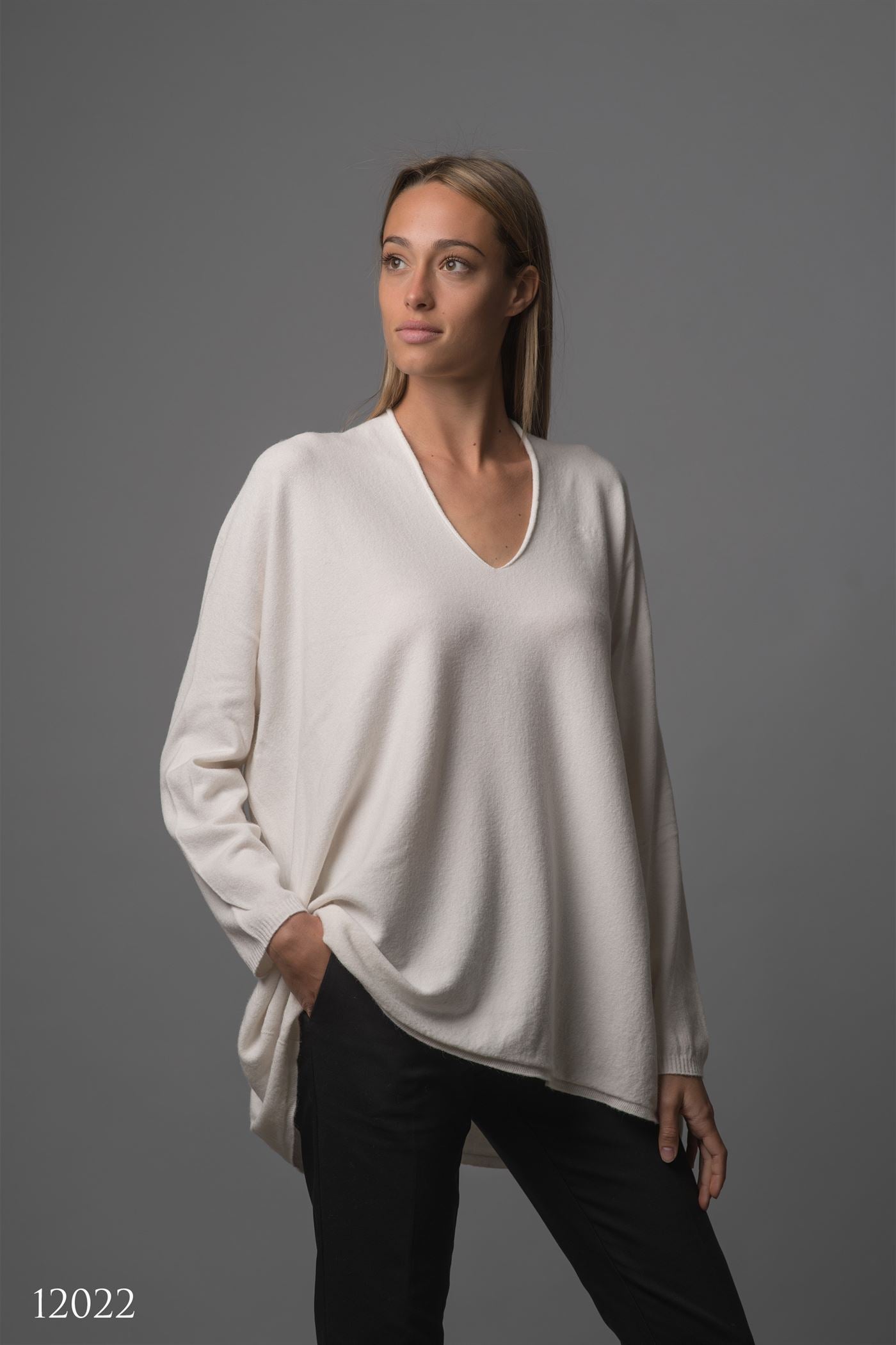 Pull col V oversize en maille douce YF12022