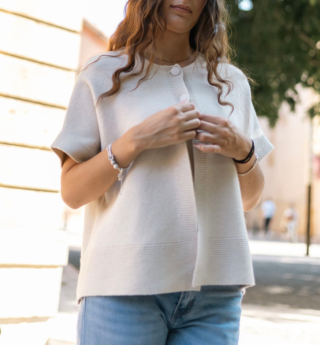 Round neck, short-sleeved cardigan with covered buttons HY11094