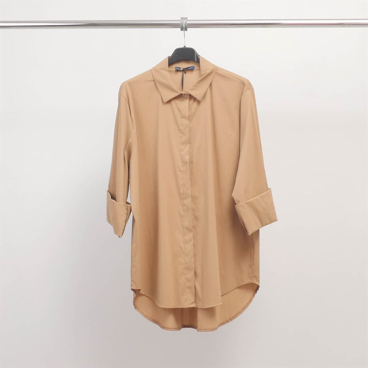 Oversized shirt with invisible placket 12550320