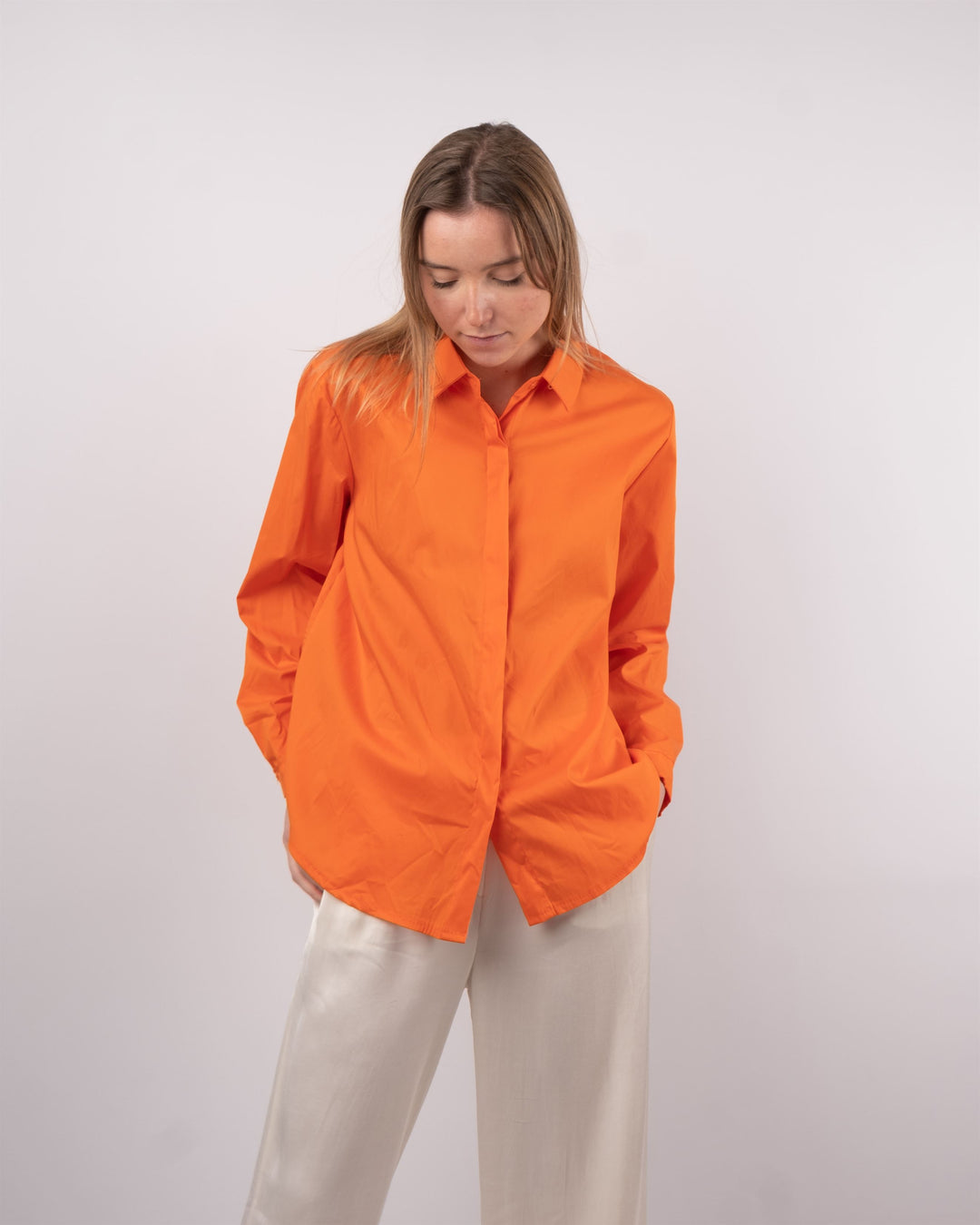 Oversized shirt with invisible placket 12550320