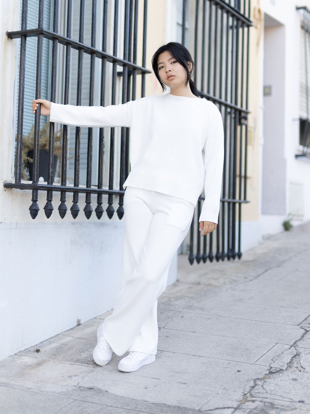 Fine knit crew neck sweater with center seam DSY8677