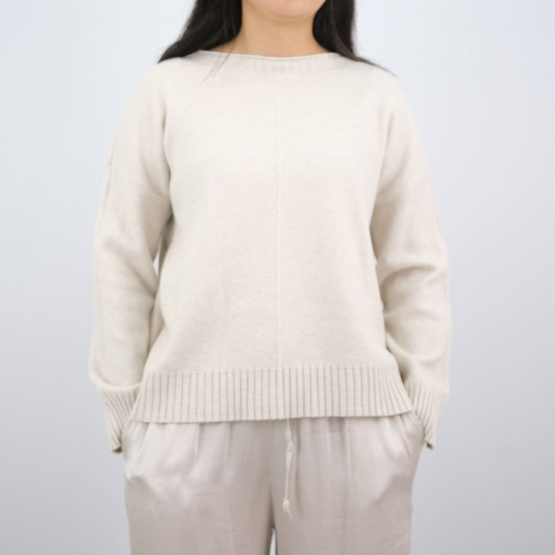 Fine knit crew neck sweater with center seam DSY8677