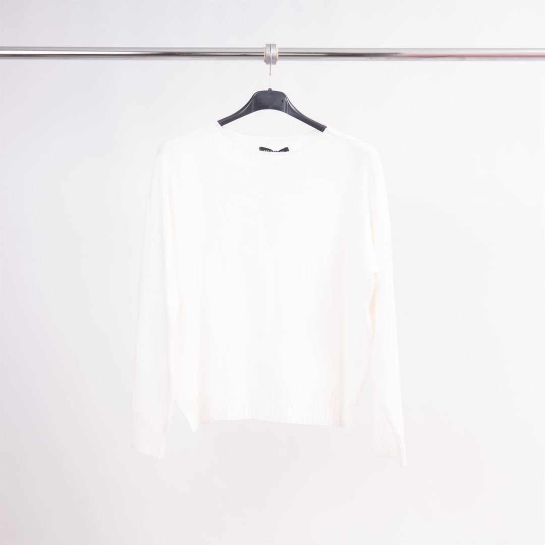 Fine knit crew neck sweater with center seam DSY8677