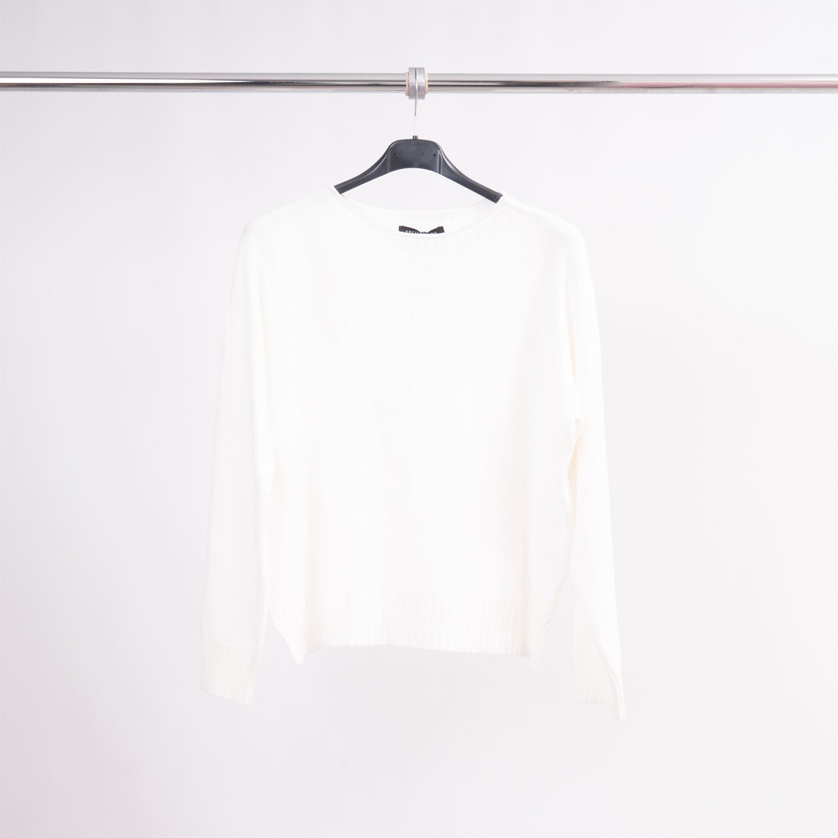 Fine knit crew neck sweater with center seam dsy8677