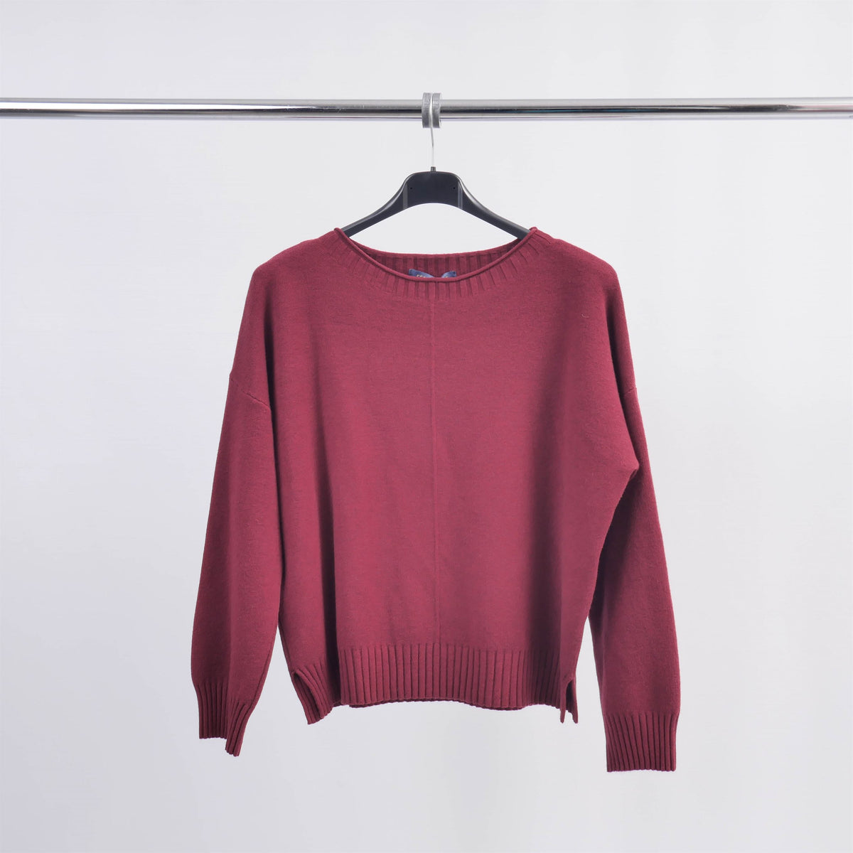 Fine knit crew neck sweater with center seam dsy8677